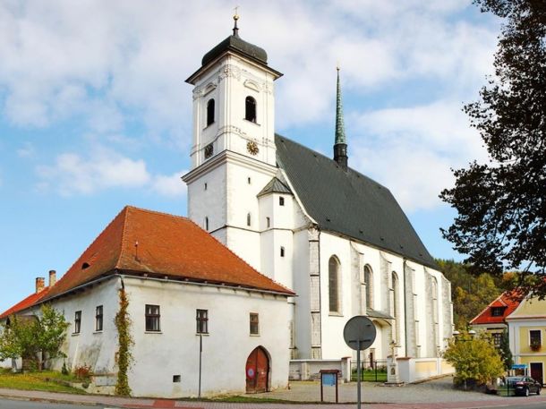 Kostel Povýšení sv. Kříže (městys Doubravník)